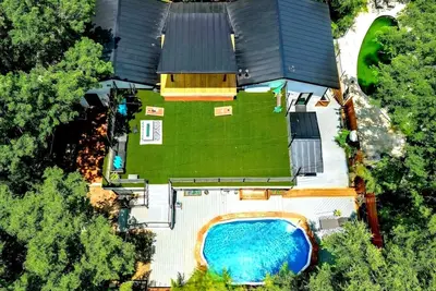 Image de Spectacular Grand Getaway - Pool • Fire Pit • Bar