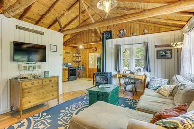 Image de Boat, Hike & Fish: Rustic Greenwood Retreat