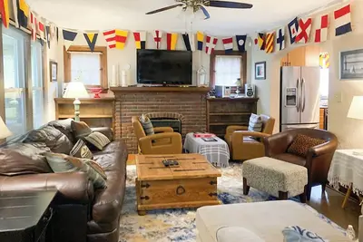Image de New! Mins to waterfrnt, dwntwn Sandusky Oh, 4 bdrmQn+sofa bed+dogs ok, slps 10