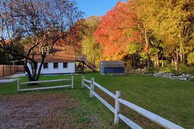 Image de Little House Inn - Private Home - Secluded - Ware, Ma Usa - 2 bedroom, sleeps 6