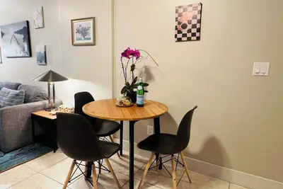 Image de Family Friendly 2br Garden Suite in E. Van - Walk to Main and Fraser