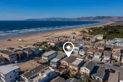 Image de Steps to Beach: Fire Pit, Surfing & Dunes Access. Perfect for two couples!