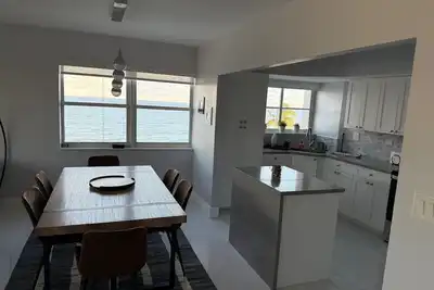 Image de Oceanfront Balcony Luxury Apartment 2 beds - 2 Baths