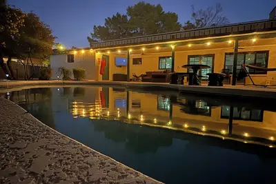 Image de Mesa near Spring Training. Patio, Pool, Gym, Grill, Fire Pit, Work Space