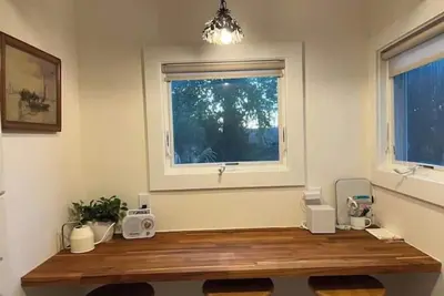 Image de Hill Coast Cottage: Freshly Renovated