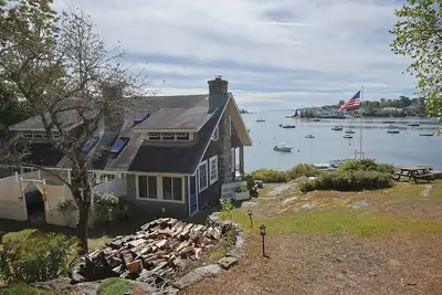 Image de Quiet Oceanfront Cottage with Dock