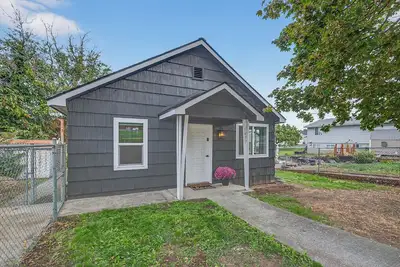 Image de Modern, New, 3 bedroom home in Prime Lewiston location!