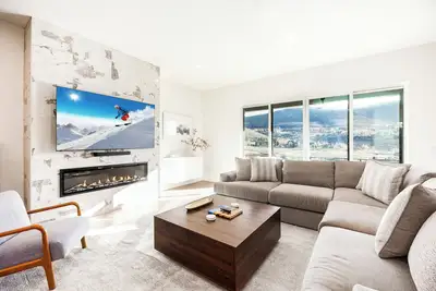 Image de Mountain Luxury, Private Hot Tub & Grill, Close to Slopes, Minutes to Historic Main Street!