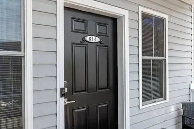 Image de Modern 5 Bedroom City Retreat + Walkable + Private Baths + Large Groups