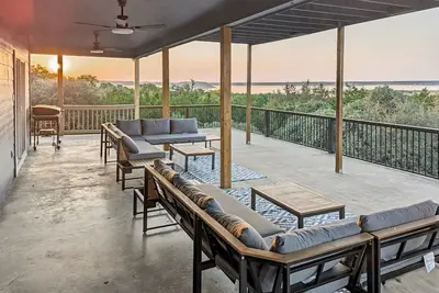 Image de Sleeps 24 | Luxury Lakeview Group Retreat – Scenic Deck & Game Room