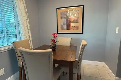 Image de Gulfview 2 bedroom 1 bath, pool, less than a mile away from Clw beach condo.