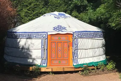 Image de Mongolian Yurt set in beautiful gardens with private kitchen/bathroom & jacuzzi