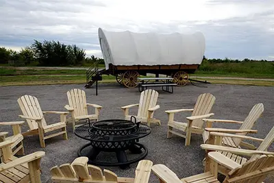 Image de Oklahoma Glamping in this Wonderful Covered Wagon for Family Vacations near Oklahoma City