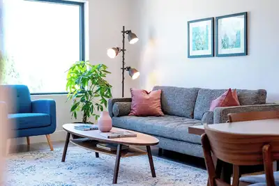 Image de 2-bedroom, 2-bath vacation home in Mackenzie Village, featuring a full-size hot tub—perfect for unwinding after a day of adventure.