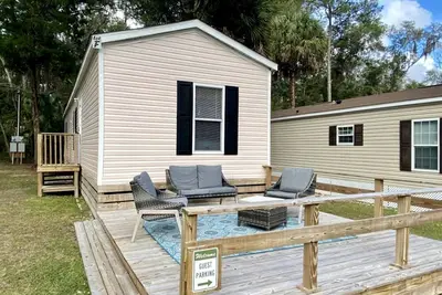 Image de Amazing Cottage Surrounded by Trees in Dunnellon, Florida