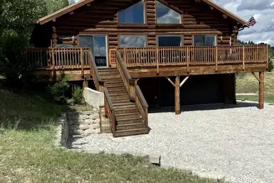 Image de Luxurious Log Home with Madison River Views near Three Dollar Bridge, J & J Ranch, Montana