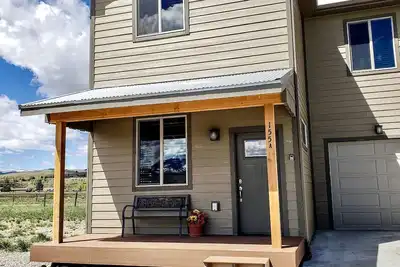Image de Modern Condominium with Pet-Friendly Drift Boat Parking near Madison River in Ennis, Montana