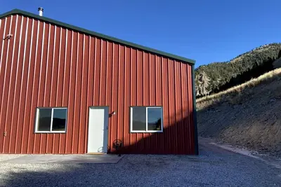 Image de Unique Rustic Barn Retreat with Game Room near Yellowstone in Ennis, Montana