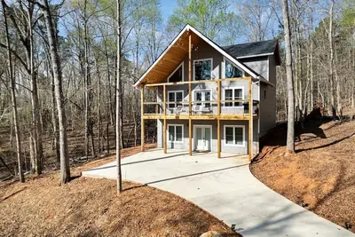 Image de Spacious Family Cabin with Lake Hartwell Access in Westminster, South Carolina