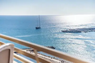 Image de 135 - Stunning Beachfront Apartment with Pool, Fuengirola!
