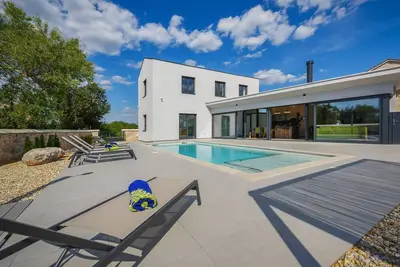 Image de Villa 115 (100401-K1) - Visnjan (Porec)