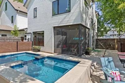 Image de Eclectic Group Getaway with Pool, Patio & Fire Pit