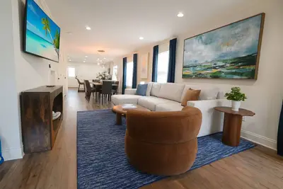 Image de Modern Home Walk to Benz Stadium, Backyard Retreat