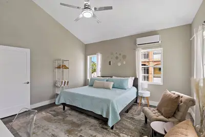 Image de Queen's Promise - King Suite - Ac - Walkable