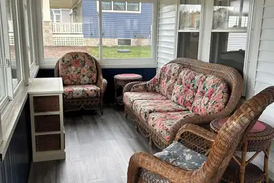 Image de 4-bedroom house in charming York w/ some ocean views & easy walk to beaches.