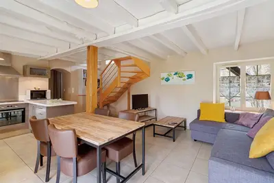 Image de Maison de vacances avec piscine partagée, Wi-Fi et climatisation