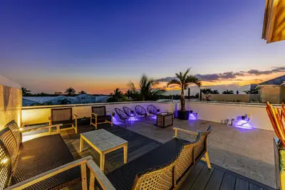Image de Luxury beach villa with rooftop terrace and amazing views of the ocean