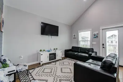 Image de Beach Getaway W/ Community Pool & 2 King Beds!