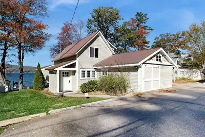 Image de All season lakefront: private dock, yard & deck; near hiking & mtn biking trails