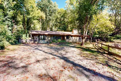 Image de Peaceful home with dock, Wi-Fi, poker table, hot tub - Area attraction tickets!