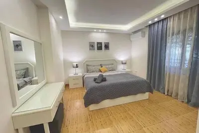 Image de Prestigious Spacious Retreat