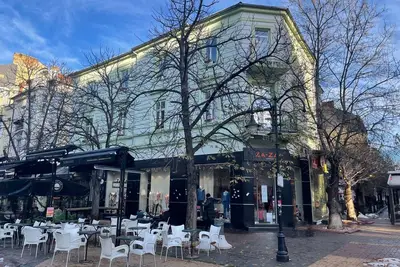 Image de Superb 4-bedroom house, built in 1905 just on the pedestrian boulevard of Sofia.