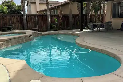 Image de SoCal oasis: 5br retreat w/ private pool and mountain views; sleeps 12