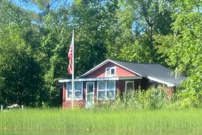 Image de Water Front Camp Miles Pond