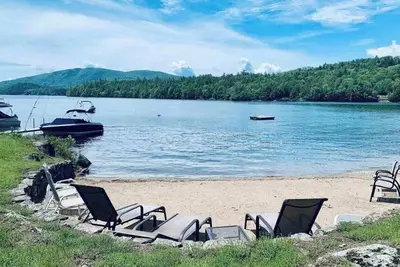 Image de Waterfront home in Hebron with sandy beach