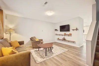 North Durham 2br: Pets Ok, WiFi, Workstation