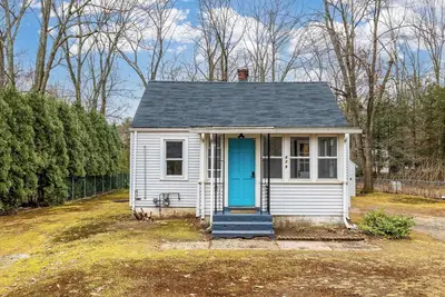 Image de Bungalow House - Free Parking - 10 mins to Hartford & Airport