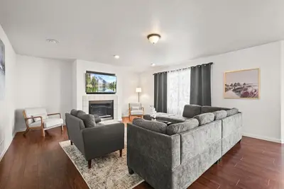 Image de Spacious King & Queen Six bedroom! Great Location!