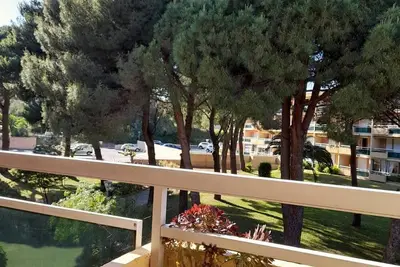 Image de T2 climatisé avec garage, proche centre et plages