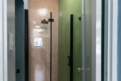 Image de Modern Studio Suite in Art District