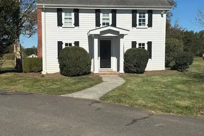 Image de Charming 2-bedroom cottage. Near the town of Pluckemin