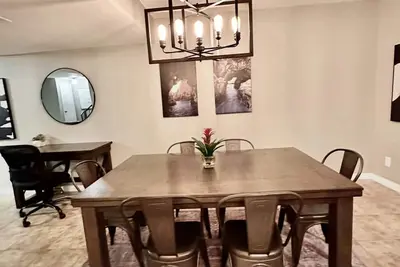 Image de Rare 4 Bedroom Townhome with Backyard in Tempe