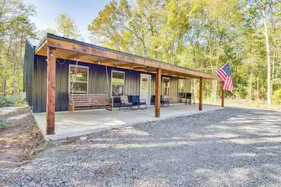 Image de 1 Mi to Greers Ferry Lake! Outdoor Adventure Base