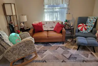 Image de Little House Inn - Family/Pet Friendly Home-2 bedrooms/sleeps 8-Brimfield Ma Usa