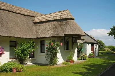 Image de Rose Cottage ~ 5 Star luxury thatched cottage on miles of sandy beach