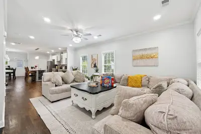 Image de The Content Creator's Hideaway!